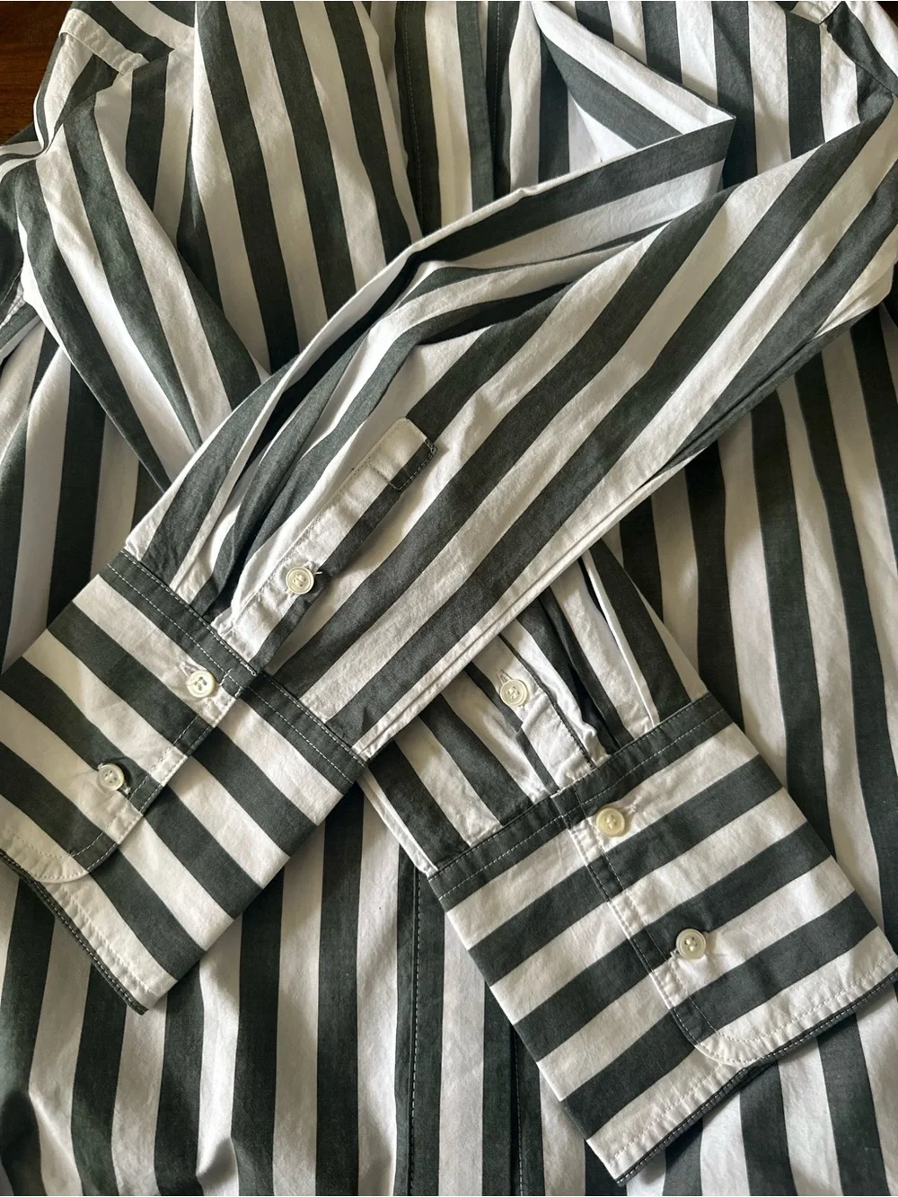 Banana Republic long sleeve oversized button down shirt gray stripe size M